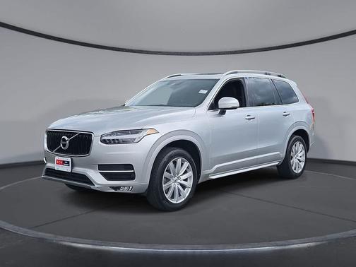Bright Silver Metallic 2018 Volvo XC90 T6 Momentum