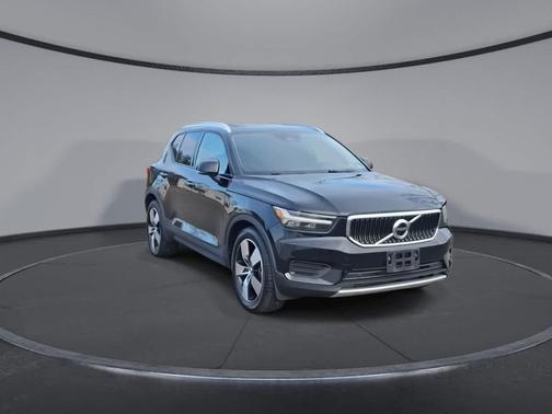 2020 Volvo XC40 T5 Momentum