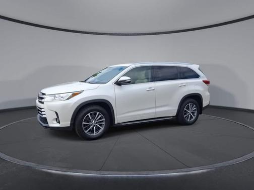 Blizzard Pearl 2017 Toyota Highlander XLE