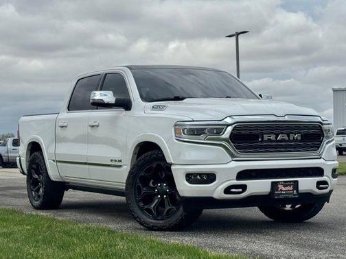 Ivory White Tri-Coat Pearlcoat 2023 RAM 1500 Limited
