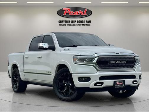 Ivory White Tri-Coat Pearlcoat 2023 RAM 1500 Limited