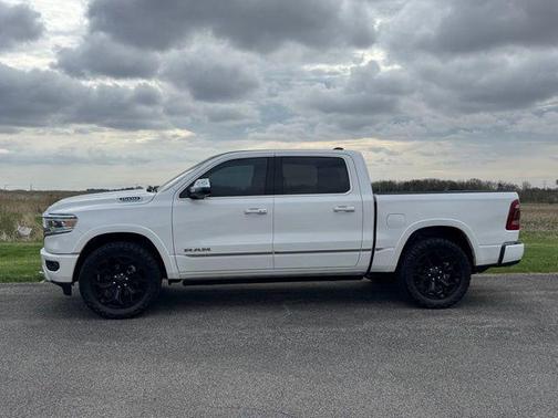 Ivory White Tri-Coat Pearlcoat 2023 RAM 1500 Limited