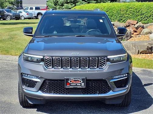 2022 Jeep Grand Cherokee Summit