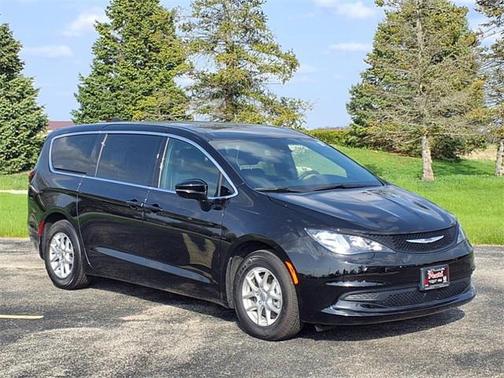 2025 Chrysler Voyager LX