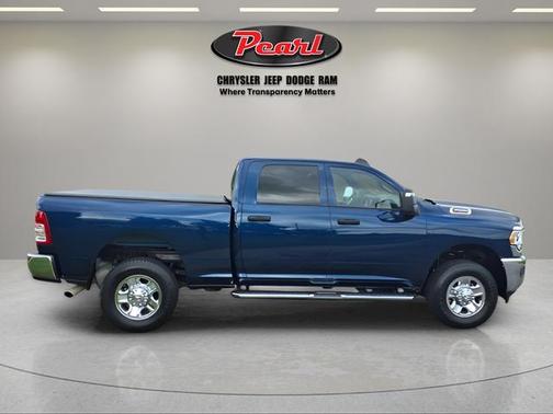 2024 RAM 2500 Tradesman Crew Cab 4x4 6'4' Box