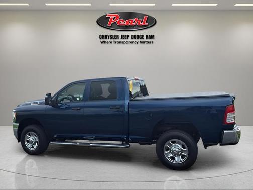2024 RAM 2500 Tradesman Crew Cab 4x4 6'4' Box