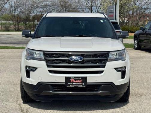 White Platinum Clearcoat Metallic 2018 Ford Explorer XLT