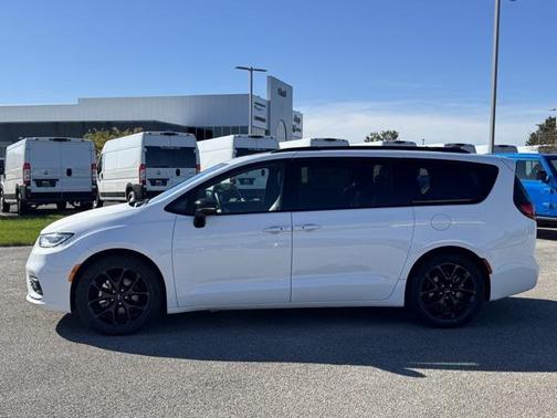 2025 Chrysler Pacifica Limited