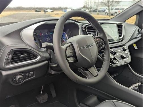 2025 Chrysler Pacifica Hybrid Premium S Appearance Pkg