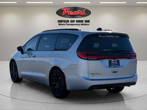 2026 Chrysler Pacifica L