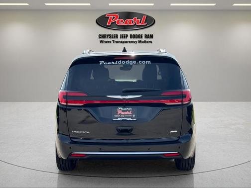 Diamond Black Crystal Pearlcoat 2026 Chrysler Pacifica L