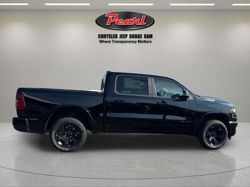 Diamond Black Crystal Pearlcoat 2026 RAM 1500 Big Horn/Lone Star