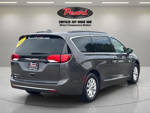 Granite Crystal Metallic Clearcoat 2017 Chrysler Pacifica Touring-L