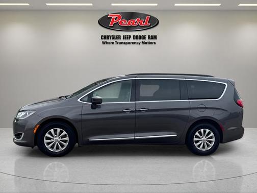 Granite Crystal Metallic Clearcoat 2017 Chrysler Pacifica Touring-L