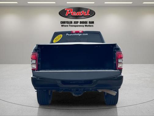 Diamond Black Crystal Pearlcoat 2024 RAM 2500 Big Horn Crew Cab 4x4 6'4' Box