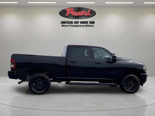 Diamond Black Crystal Pearlcoat 2024 RAM 2500 Big Horn Crew Cab 4x4 6'4' Box