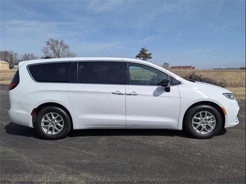 2025 Chrysler Pacifica L