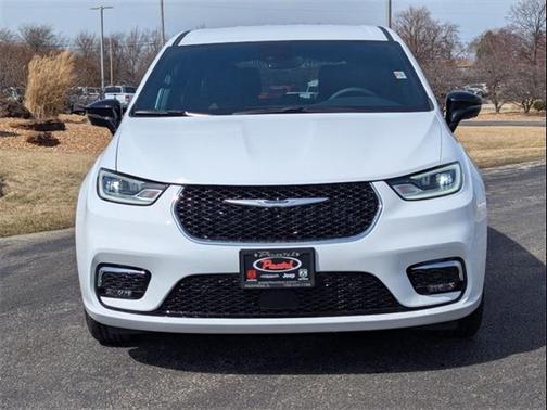2025 Chrysler Pacifica L