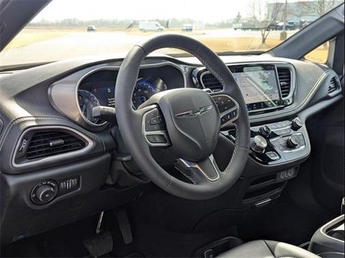 2025 Chrysler Pacifica L