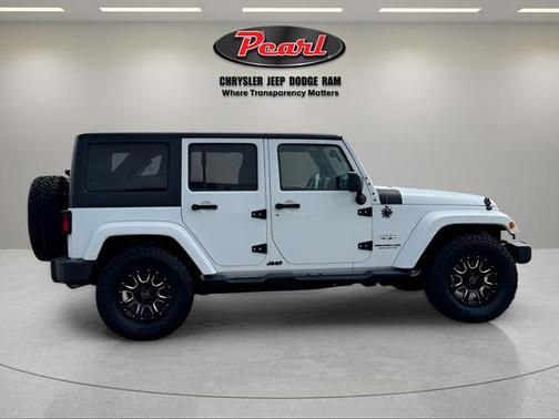 Bright White Clearcoat 2017 Jeep Wrangler Unlimited Sahara