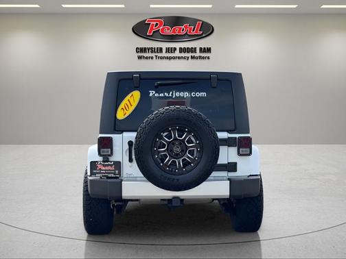 Bright White Clearcoat 2017 Jeep Wrangler Unlimited Sahara
