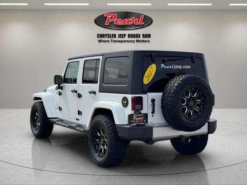 Bright White Clearcoat 2017 Jeep Wrangler Unlimited Sahara