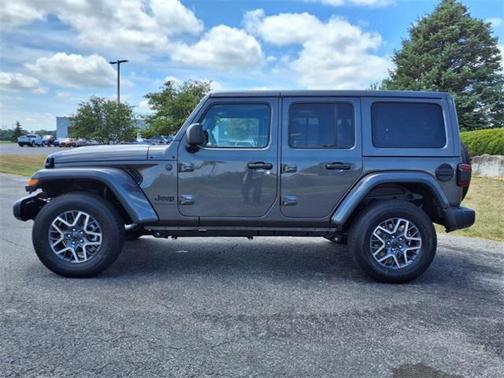 2025 Jeep Wrangler 4-Door Sahara 4x4