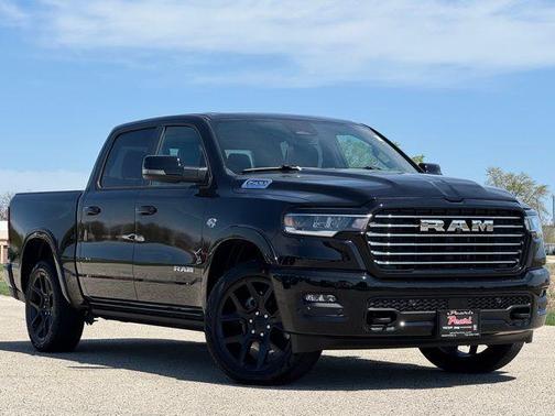 Diamond Black Crystal Pearlcoat 2026 RAM 1500 Laramie