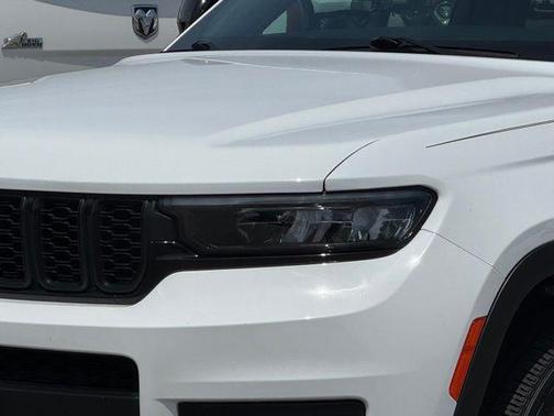Bright White Clearcoat 2023 Jeep Grand Cherokee L Altitude