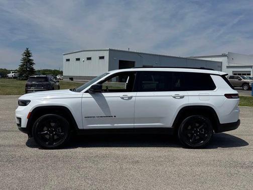 Bright White Clearcoat 2023 Jeep Grand Cherokee L Altitude