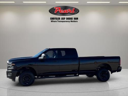 Diamond Black Crystal Pearlcoat 2026 RAM 2500 Tradesman Crew Cab 4x4 8' Box