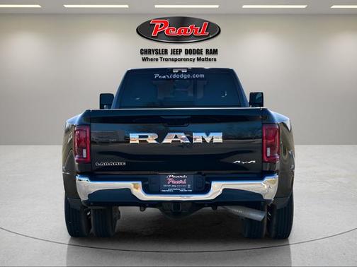 2026 RAM 3500 Laramie Crew Cab 4x4 8' Box