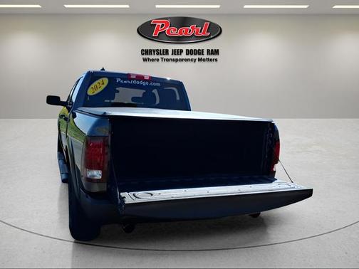 2024 RAM 1500 Classic Warlock Crew Cab 4x4 5'7' Box