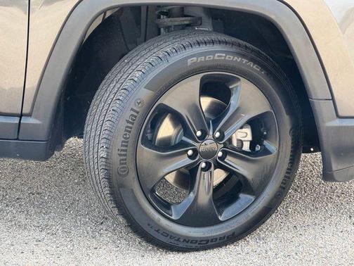 Granite Crystal Metallic Clearcoat 2021 Jeep Compass Latitude