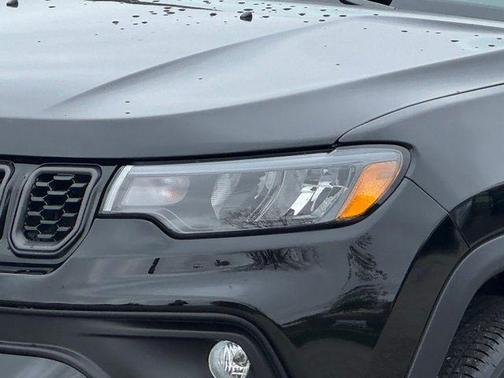 Diamond Black Crystal Pearlcoat 2026 Jeep Compass Latitude