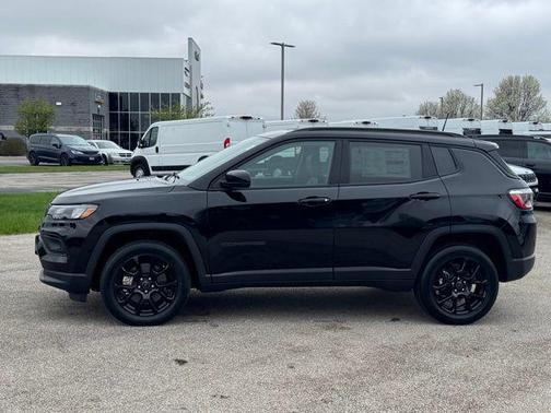 Diamond Black Crystal Pearlcoat 2026 Jeep Compass Latitude