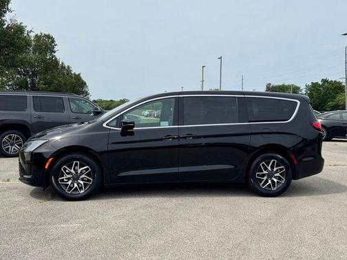 Pxj 2027 Chrysler Pacifica Limited