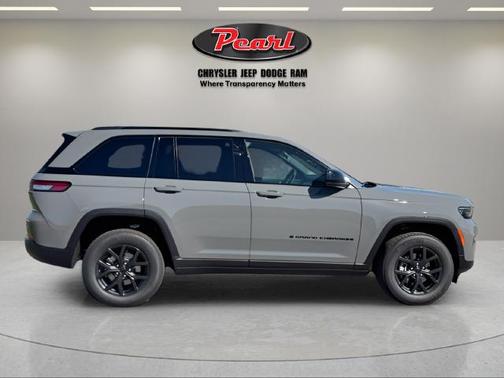 Sting-Gray Clearcoat 2027 Jeep Grand Cherokee Laredo