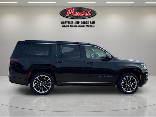 Diamond Black Crystal Pearlcoat 2024 Jeep Wagoneer Series III 4x4