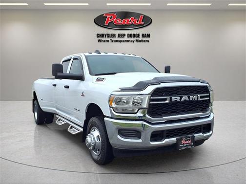 2022 RAM 3500 Tradesman Crew Cab 4x4 8' Box