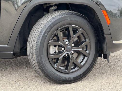 Rocky Mountain Pearlcoat 2023 Jeep Grand Cherokee L Limited