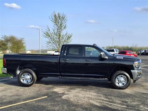 2025 RAM 2500 Tradesman Crew Cab 4x4 8' Box