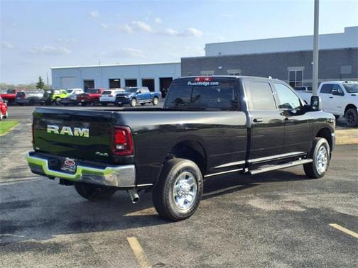 2025 RAM 2500 Tradesman Crew Cab 4x4 8' Box