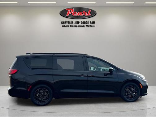 2024 Chrysler Pacifica Hybrid Premium S Appearance Pkg