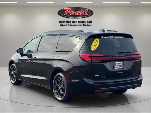 2024 Chrysler Pacifica Hybrid Premium S Appearance Pkg