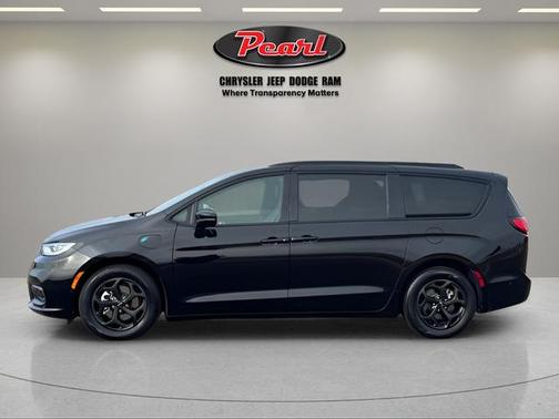 2024 Chrysler Pacifica Hybrid Premium S Appearance Pkg
