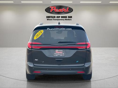 2024 Chrysler Pacifica Hybrid Premium S Appearance Pkg