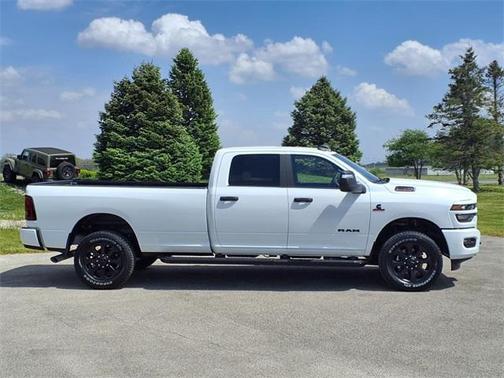 2025 RAM 2500 Big Horn Crew Cab 4x4 8' Box