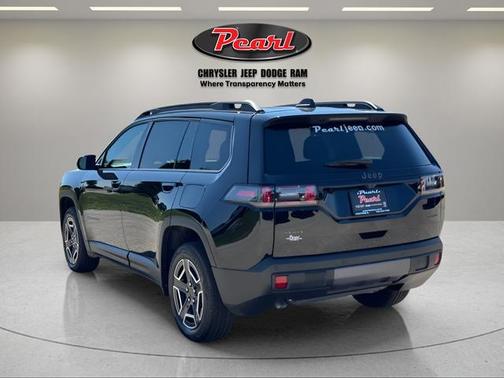 Diamond Black Crystal Pearlcoat 2026 Jeep Cherokee Laredo 4x4