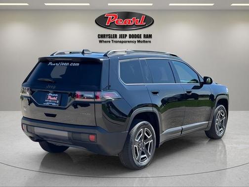 Diamond Black Crystal Pearlcoat 2026 Jeep Cherokee Laredo 4x4